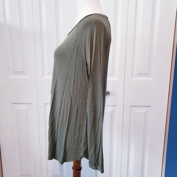 ☀️ 4/$25 … AE Soft and Sexy Tee - Picture 3 of 6